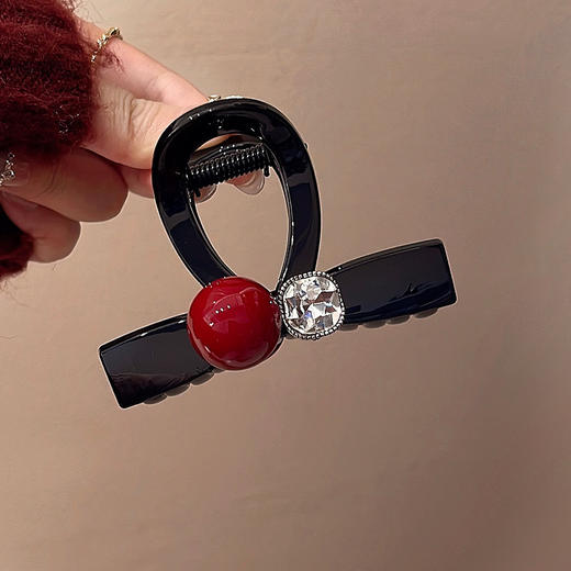 丁摩 【两个装】安可拉红珍珠发夹女秋冬复古高级感抓夹后脑勺鲨鱼夹头饰5ZF-10201 商品图5