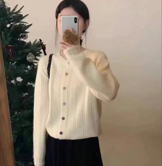 老米优品🎈3天左右发！《浣熊绒彩色扣子针织开衫》百搭毛绒感毛衣开衫，温柔色系减龄韩系~ 商品图0