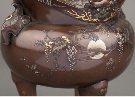 独角鹿西洋古董 1880年代日本明治时期出品山水主题镀金银精雕装饰麒麟顶盖及祥纹三足底座赤铜香炉 商品图5