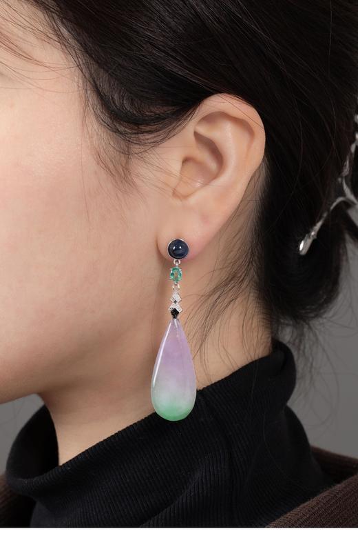 独角鹿西洋古董 1950年代法国出品装饰艺术风格水滴造型铂金镶嵌春带彩翡翠蓝宝石祖母绿钻石及珐琅耳环一对 商品图1