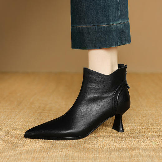 【预售5天】欧美气质头层牛皮踝靴，尖头秋冬加绒高跟靴子通勤细跟短靴DB&M6616 商品图3
