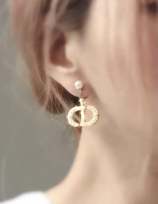 迪奥 珍珠CD耳夹/耳拍 每一期必出的经典珍珠款，没有耳洞的宝宝们必入经典款（ZS*XJ） 商品图4