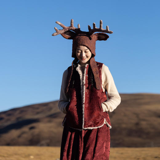 牧衣游原创 双面穿羊羔毛提花刺绣马夹复古民族风红色开衫 知予 商品图0