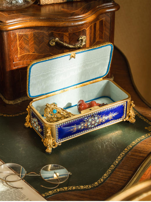 【已售】独角鹿西洋古董 19世纪末法国出品铜鎏金精雕装饰卷叶花卉主题布雷松珐琅彩绘描金珍宝盒 商品图1