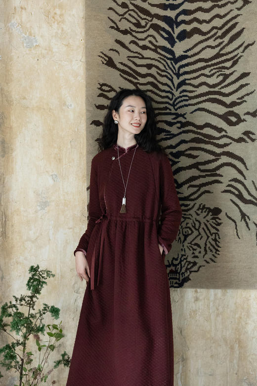 牧衣游原创 棉混纺肌理感连衣裙女新款红色民族风宽松长裙 汀鹭 商品图5