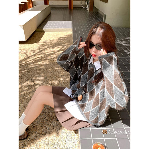 <曾小咸推荐> 现货秒杀！微信超特价！学院风菱格圆领套头毛衣 日常189.99 立减100 秒杀89.99！ 商品图1