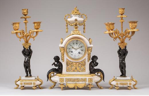 独角鹿西洋古董 19世纪末法国出品路易十六风格小天使主题青铜雕像装饰铜鎏金精雕嵌白色大理石座钟烛台三件套 商品图0