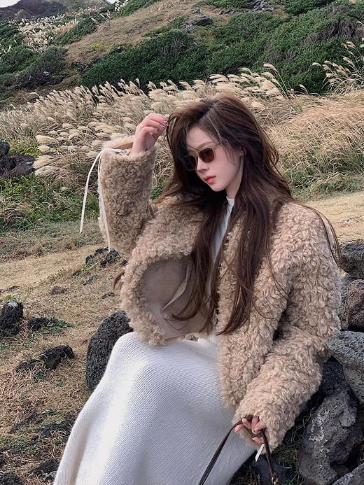 现货  节日泰迪 毛绒甜俏感温暖外套 商品图0