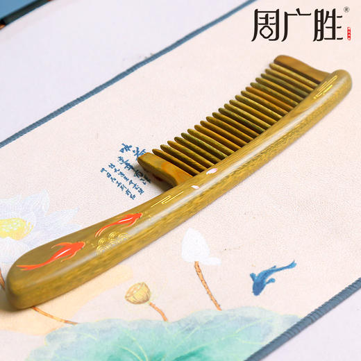 周广胜天然绿檀镶齿梳礼盒漆艺有余木梳子按摩护发蓬松梳 商品图4
