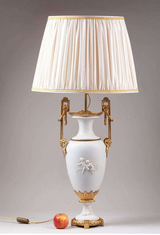 独角鹿西洋古董 19世纪末法国出品铜鎏金精雕装饰古典女神与天使主题素胎瓷花瓶台灯一对 商品图1