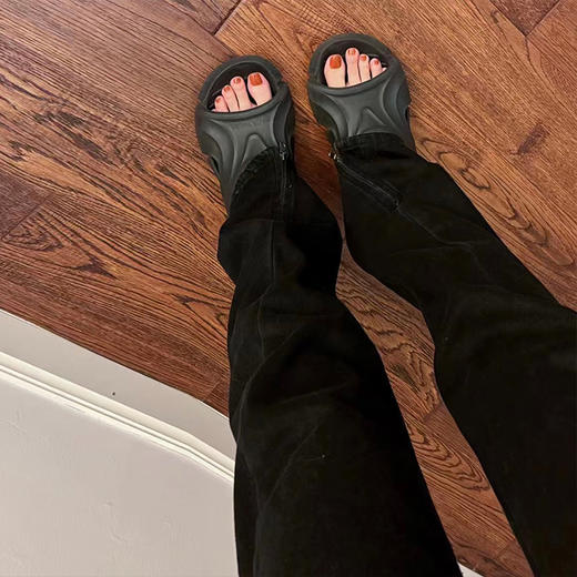 现货 魔术神裤/开叉 拉链款 黑科技发热高腰显瘦牛仔裤 商品图5