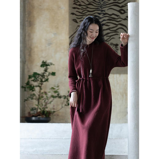 牧衣游原创 棉混纺肌理感连衣裙女新款红色民族风宽松长裙 汀鹭 商品图3