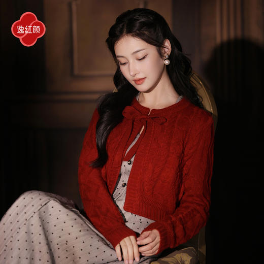 逸红颜妙宜2025秋冬新款加厚复古大麻花绵羊毛短款毛衣开衫外套女 商品图0
