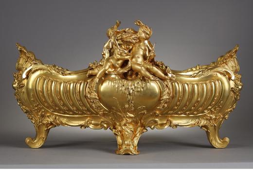 独角鹿西洋古董 1880年代法国名坊Colin Paris签名出品路易十五风格爱神小天使主题铜鎏金精雕花盆 商品图0