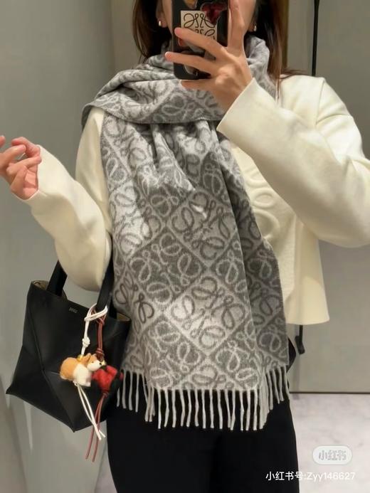 D102059满印LOGO风格设计细腻柔软中性款围巾 商品图9