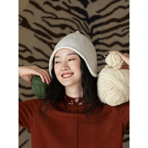 牧衣游原创 棉混纺手工刺绣T恤女冬季新款简约百搭休闲上衣 庭絮 商品图1