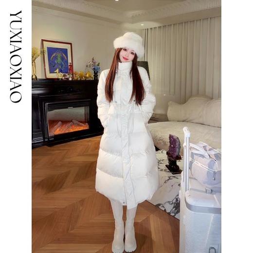 余潇潇【雪国漫游】可拆貉子毛领高克重90白鹅绒调节腰连帽羽绒服 商品图1