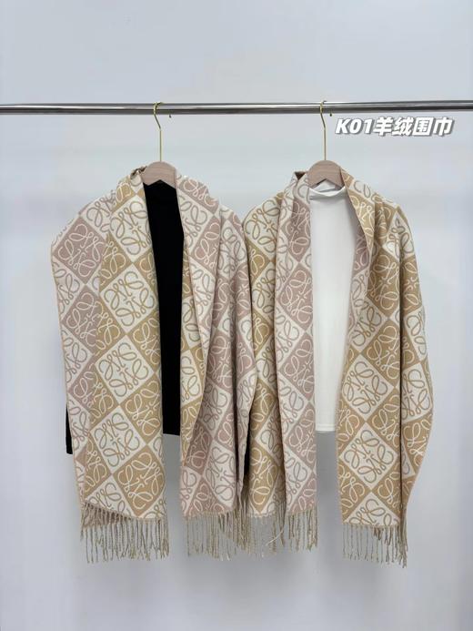 D102030秋冬季可双面佩戴情侣款羊绒围巾 商品图6