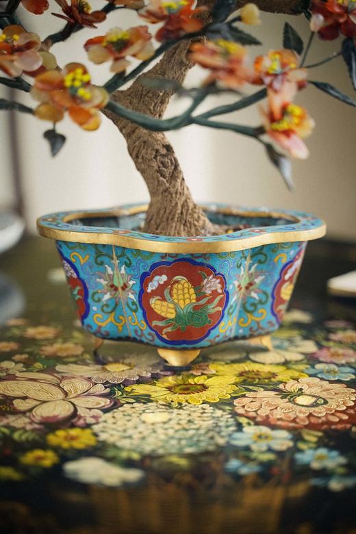 【已售】独角鹿西洋古董 20世纪中国创汇时期出品丰收花卉纹景泰蓝盆装饰「富丽海棠」珍宝像生盆景 商品图3