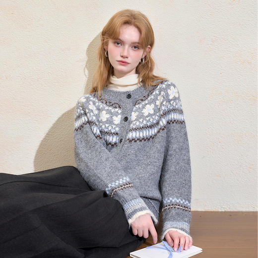 西遇费尔岛提花圆领毛衣外套女冬季新款复古宽松显瘦针织开衫H0055339 商品图3