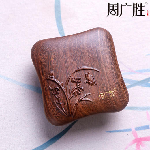 周广胜天然南美酸枝镶齿素兰按摩梳头皮经络按摩梳护发礼盒 商品图3