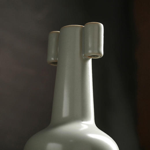 问鼎汝瓷/鼎峰系列/天青/老款/长颈贯耳瓶（收藏款） 商品图3