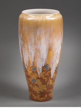 独角鹿西洋古董 1900-1901年代新艺术时期法国御窑出品Alexandre SANDIER设计手绘蓟花主题du Creusot器形黄釉堆白瓷瓶