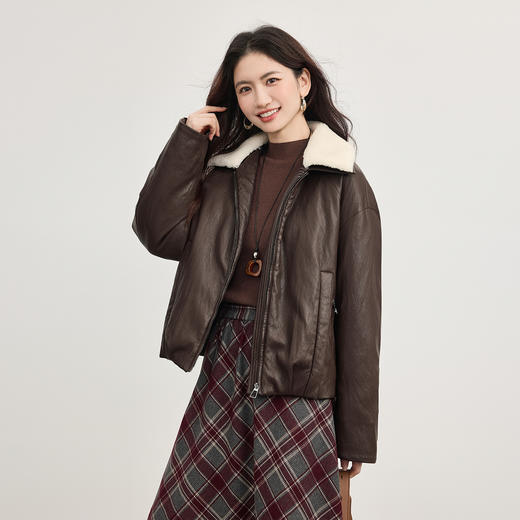 【年货节】熙世界酷飒风PU皮衣羽绒服女短款冬季新款复古毛领花苞外套白鸭绒 商品图2