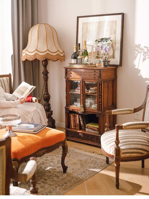 【已售】独角鹿西洋古董 19世纪欧洲出品新古典主义风格繁花卷叶主题硬木精雕多层展示柜 商品图1