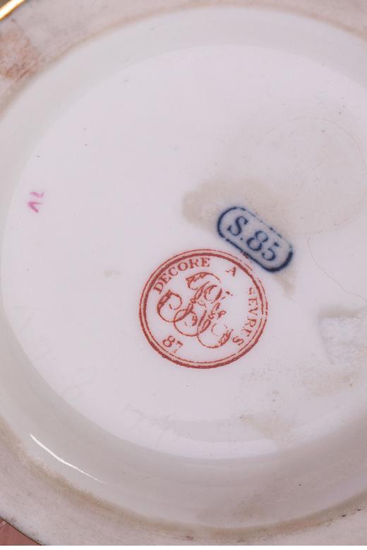 独角鹿西洋古董 1885-1887年代法国御窑出品Carrier-Belleuse设计波斯风格手绘描金Bouteille Persane器形瓷瓶一对 商品图6