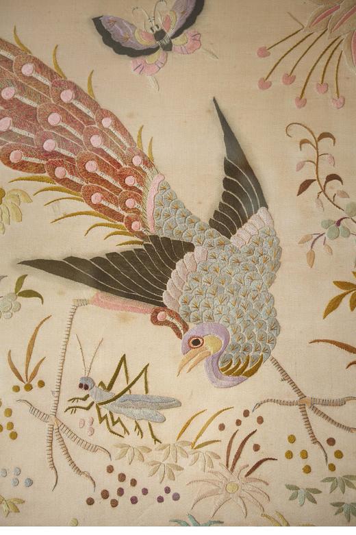 【已售】独角鹿西洋古董 20世纪初中国出品「富贵孔翠」传统东方花鸟主题粤绣挂屏 商品图4