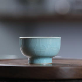 问鼎官窑牛角款罗汉高足杯（小）