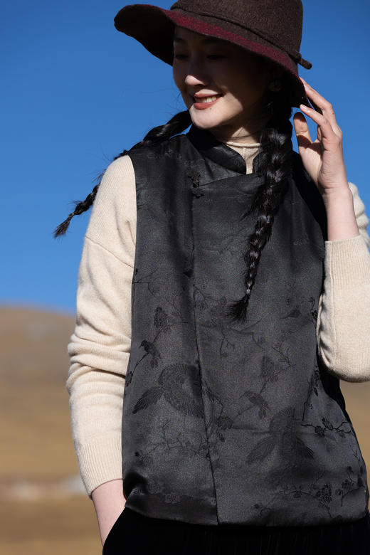 牧衣游原创 重磅26姆米提花香云纱高蓬松红嘴雁羽绒马夹女冬 溪影 商品图5