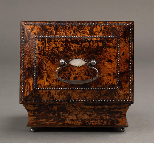 独角鹿西洋古董 19世纪法国卢浮宫回廊商店出品带镜木质外盒装饰铜鎏金精雕嵌母贝缝纫套件 商品图2