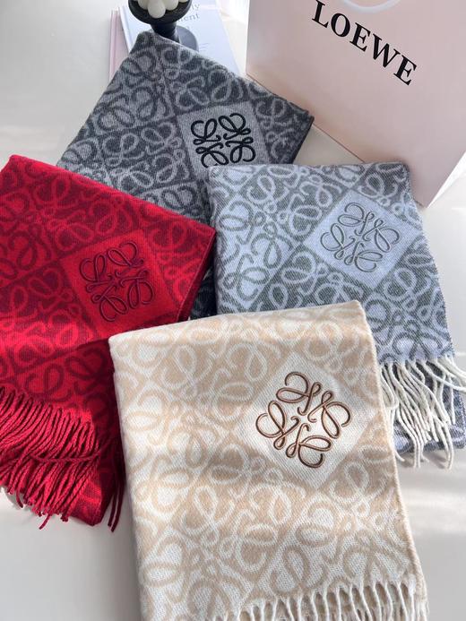 D102059满印LOGO风格设计细腻柔软中性款围巾 商品图0