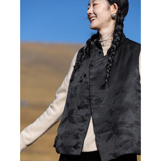 牧衣游原创 重磅26姆米提花香云纱高蓬松红嘴雁羽绒马夹女冬 溪影 商品图2