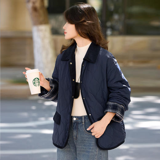 【周末秒杀】熙世界巴恩工装风菱格棉服短外套女2025秋冬新款宽松保暖翻领棉衣 商品图3