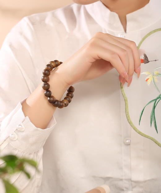 【超高性价比·沉水级片珠沉香手串】四大名香之首’ 惠东原产“沉香母树之乡” “木中黄金”绿棋楠 一物一证、深圳国检、扫码验真 （直供价：3344元） 商品图5