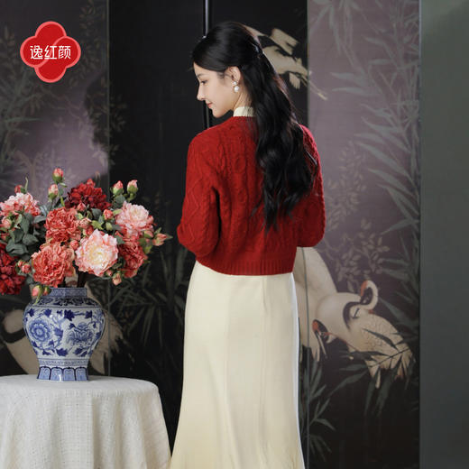 逸红颜妙宜2025秋冬新款加厚复古大麻花绵羊毛短款毛衣开衫外套女 商品图3