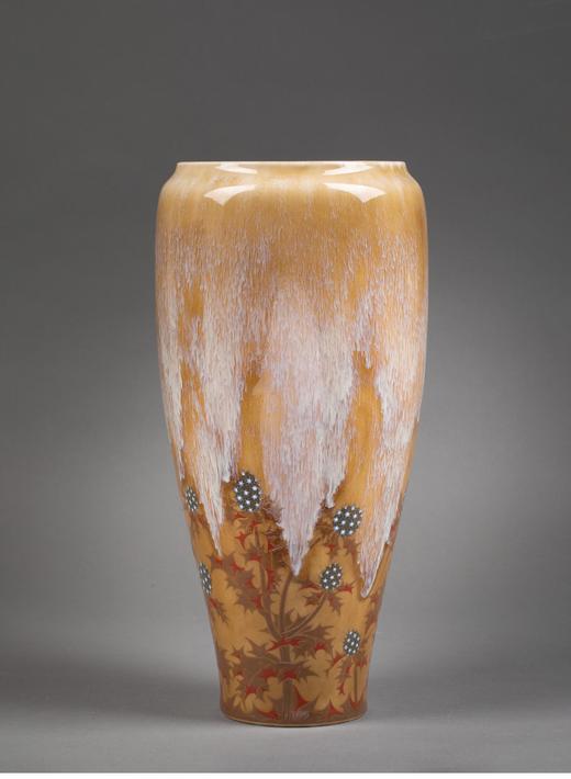 独角鹿西洋古董 1900-1901年代新艺术时期法国御窑出品Alexandre SANDIER设计手绘蓟花主题du Creusot器形黄釉堆白瓷瓶 商品图2