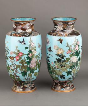 独角鹿西洋古董 1880年代日本明治时期出品「富贵花鸟」主题修饰蓝地七宝烧花瓶一对