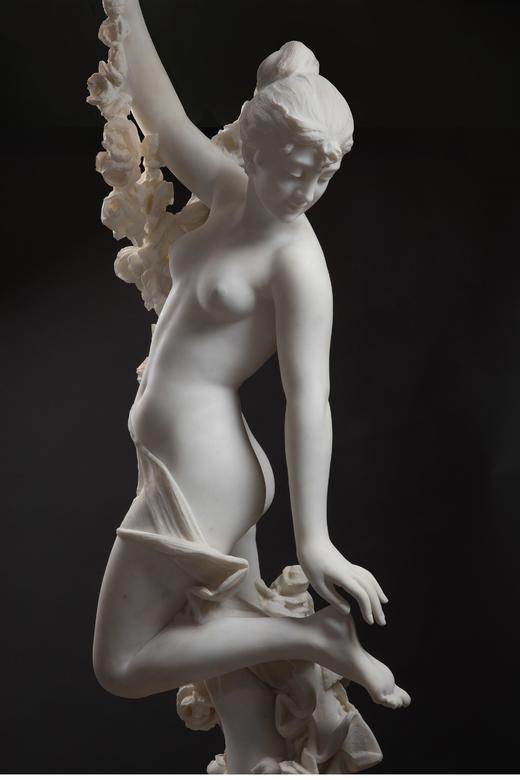 【已售】独角鹿西洋古董 1880年代意大利雕塑家Cesare Lapini签名出品卡拉拉大理石雕塑《手持花环的少女》 商品图3