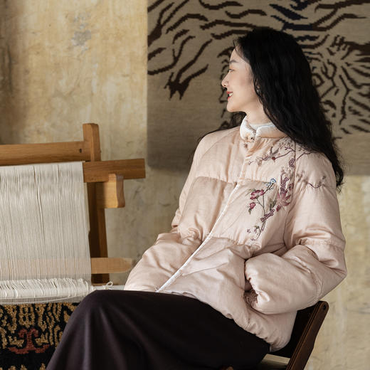 牧衣游原创 丝棉手绣高蓬松红嘴雁羽绒服外套炒色加厚保暖 九歌行 商品图0