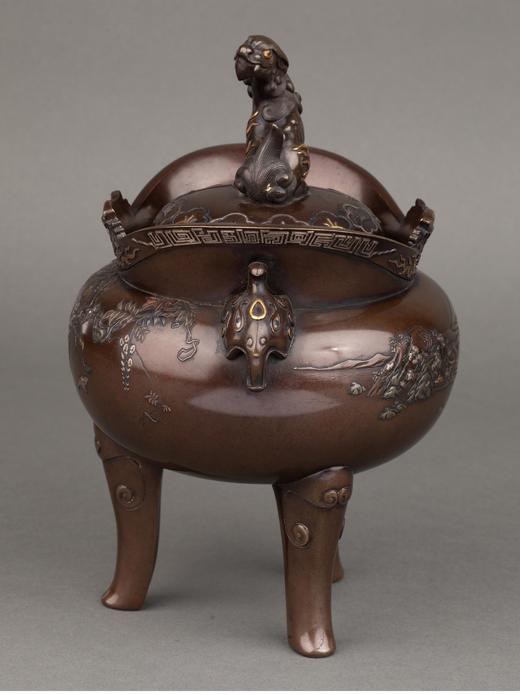 独角鹿西洋古董 1880年代日本明治时期出品山水主题镀金银精雕装饰麒麟顶盖及祥纹三足底座赤铜香炉 商品图1