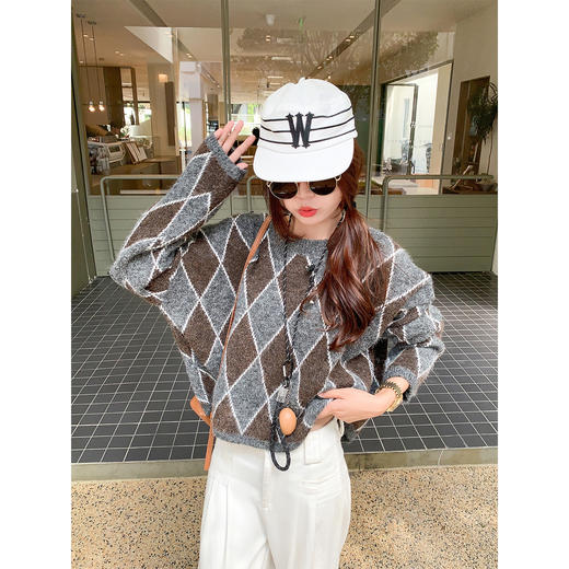 <曾小咸推荐> 现货秒杀！微信超特价！学院风菱格圆领套头毛衣 日常189.99 立减100 秒杀89.99！ 商品图4