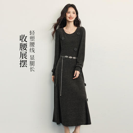 【10/23新品】熙世界高级感灰色立体花朵针织连衣裙女2025新款冬天配大衣的裙子 商品图4