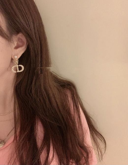 迪奥 珍珠CD耳夹/耳拍 每一期必出的经典珍珠款，没有耳洞的宝宝们必入经典款（ZS*XJ） 商品图5