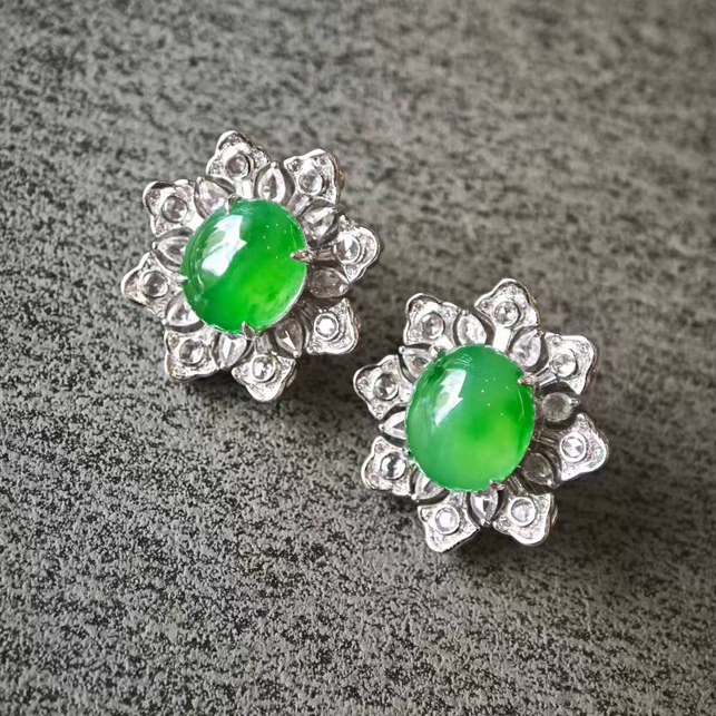 冰种阳绿花朵耳坠