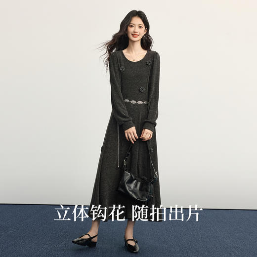 【10/23新品】熙世界高级感灰色立体花朵针织连衣裙女2025新款冬天配大衣的裙子 商品图2