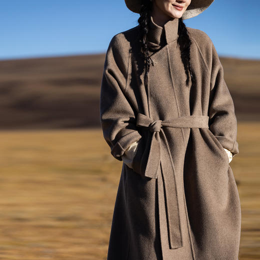 牧衣游原创 进口山佰分佰羊绒长外套通勤极简中式风毛呢外套 群山 商品图0